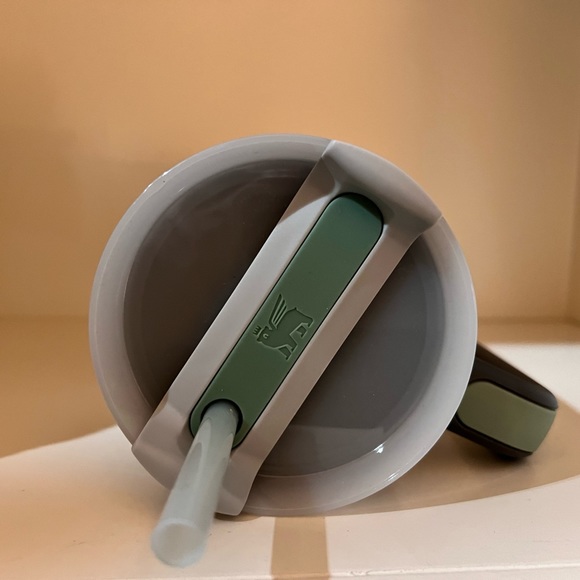 🎉LAST PIECE🎉 Stanley 40 oz. Quencher H2.0 FlowState Tumbler Charcoal - Picture 8 of 8